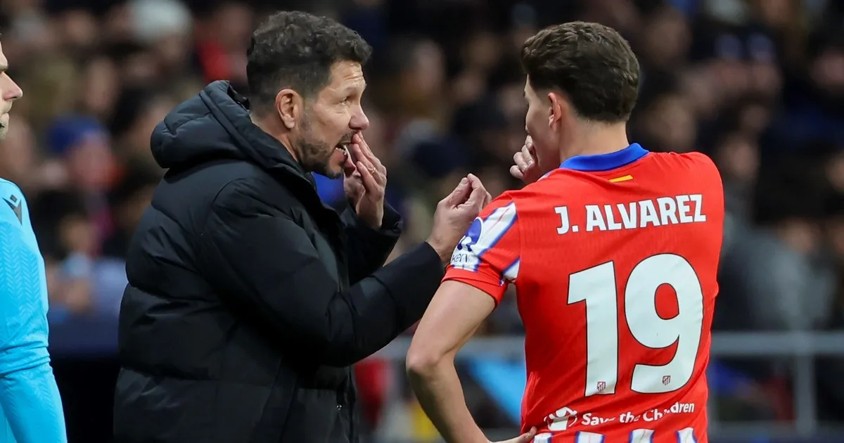 La tajante respuesta del Cholo Simeone sobre los insultos a Julián Alvarez: "Respetuoso de nuestra gente..."