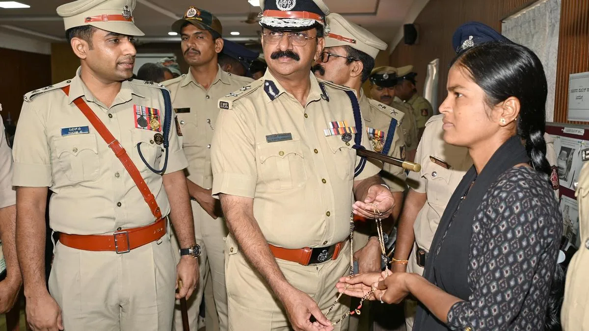 Shivamogga police return stolen valuables recovered in theft cases