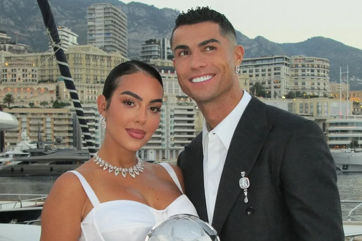 Cristiano Ronaldo assinou acordo pré-nupcial, diz site. Veja condições