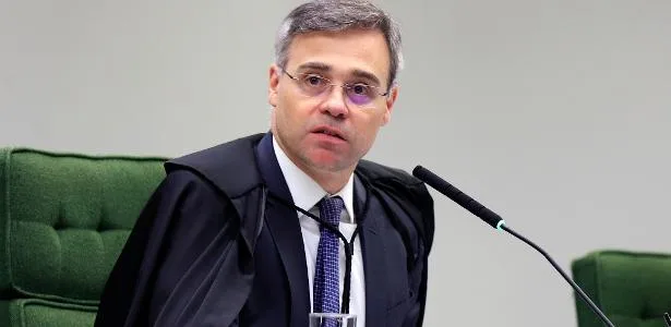 Daniela Lima: Mendonça evita sistema e entrega despacho impresso à PF