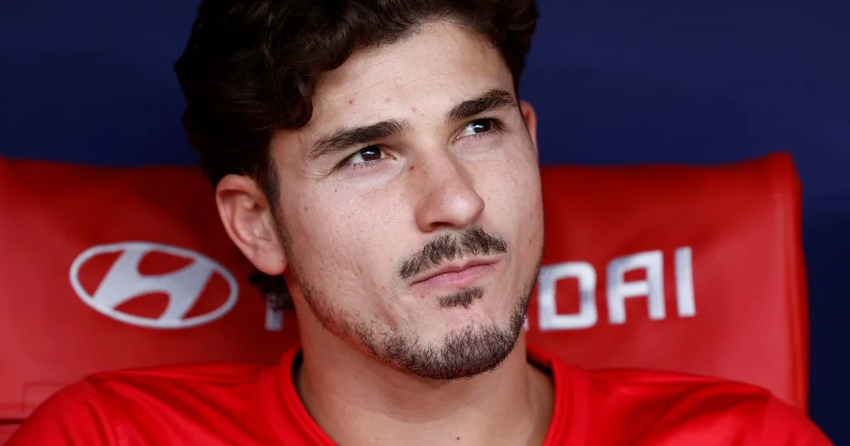 Sigue el calvario de Julián Alvarez en el Atlético de Madrid: faltó a la práctica "por una indisposición" y reapareció el Arsenal