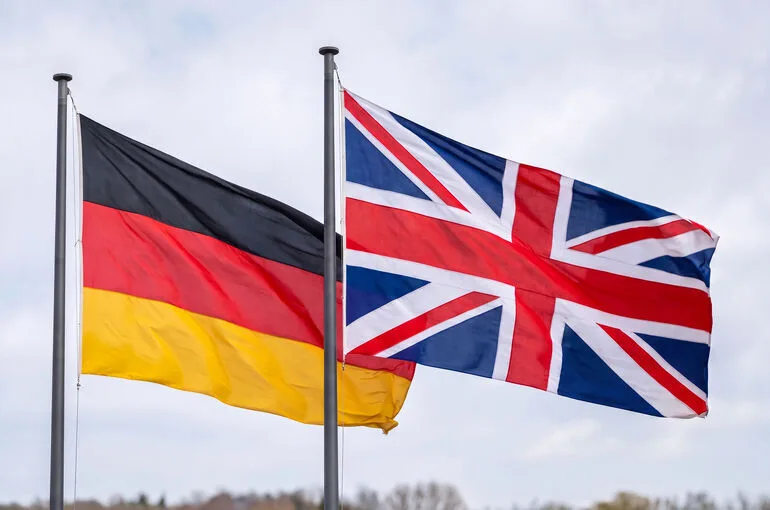 Euractiv: Франция, Германия и Италия заблокировали создание оборонной группы ЕС