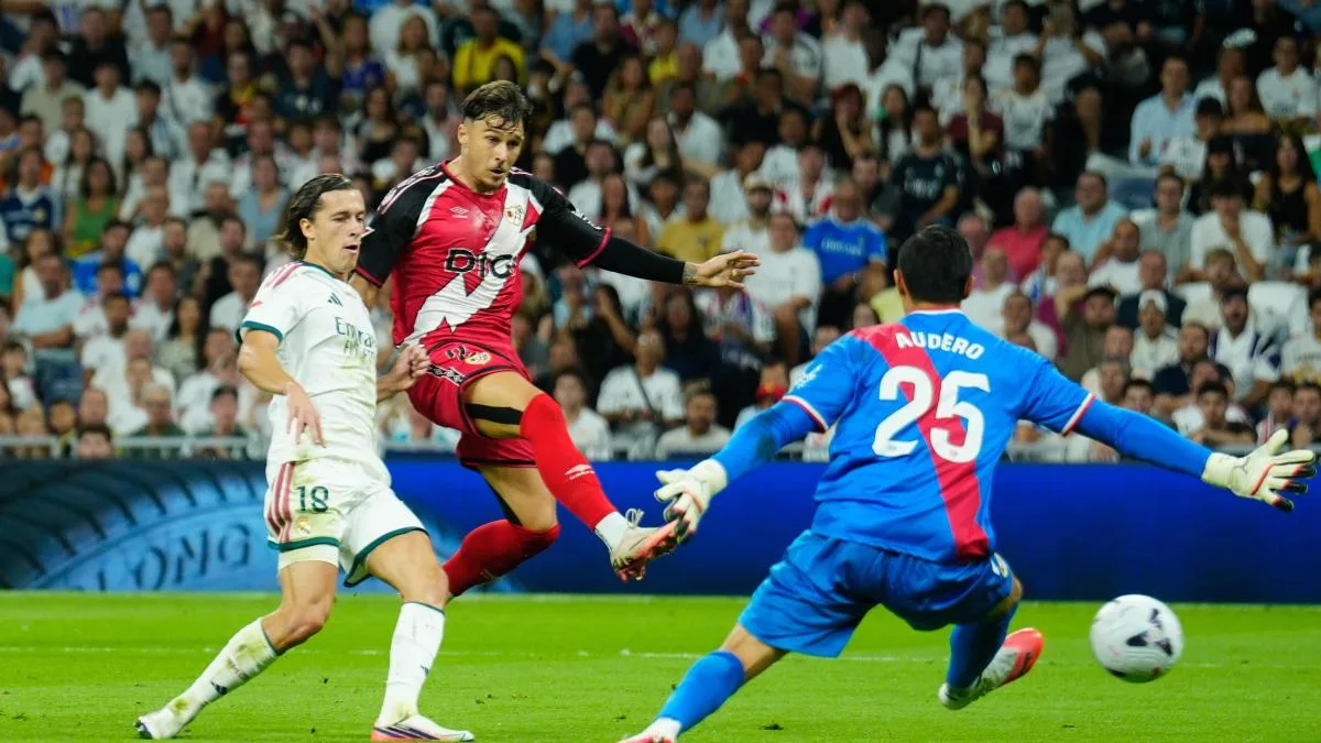 El Real Madrid golea al Rayo pero no engaña a nadie