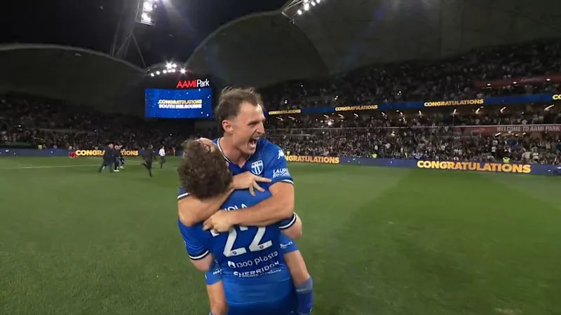 Crazy scenes as South Melbourne win the Australia Cup