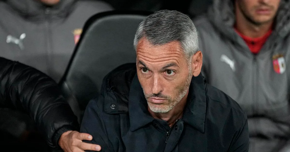 Carlos Vicens vê lenços brancos, mas faz promessa