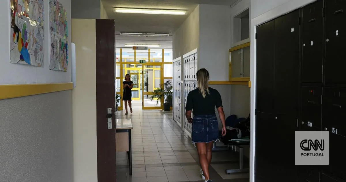 Os 613 alunos que não tinham colocação já têm turmas. Foram todos "distribuídos"