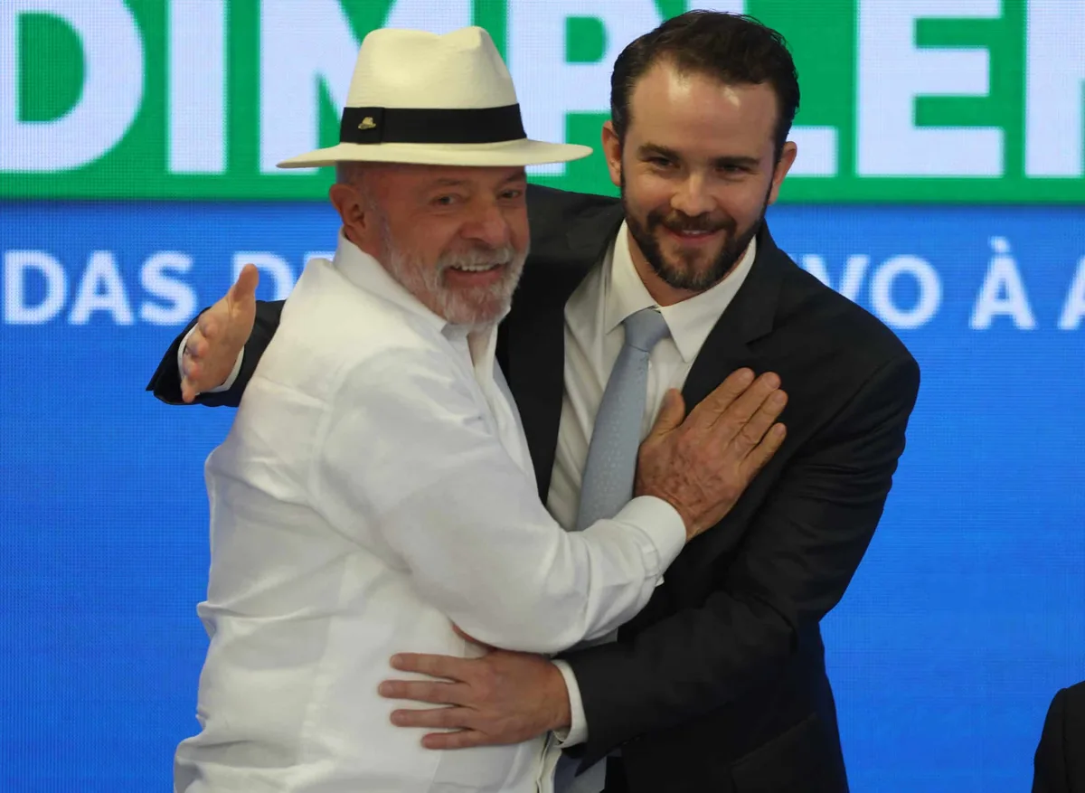 Lula reúne empresários e banqueiros em jantar e sinaliza compromisso fiscal