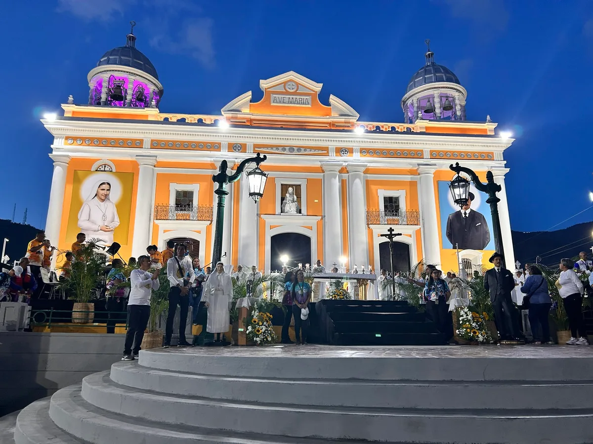 Venezuela rindió homenaje a José Gregorio Hernández y Carmen Rendiles a un año de su canonización