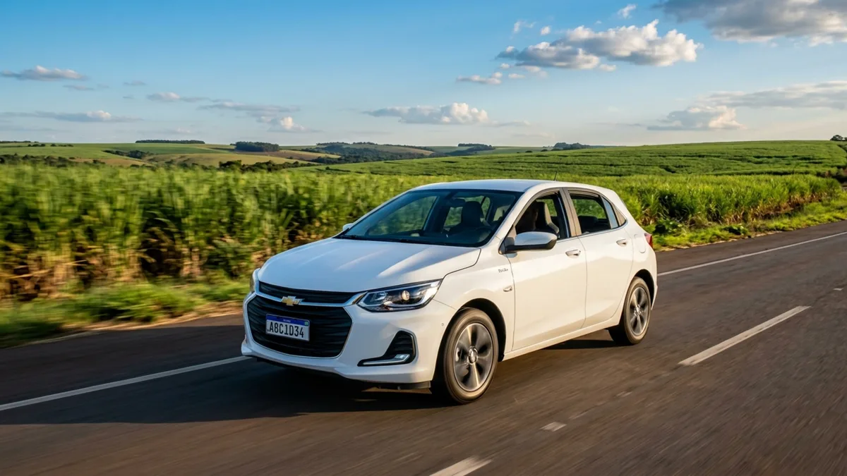 Seis airbags de série, motor de até 115 cv e consumo rodoviário que pode chegar a 17,7 km/l colocam este hatch entre as opções para quem procura economia e segurança