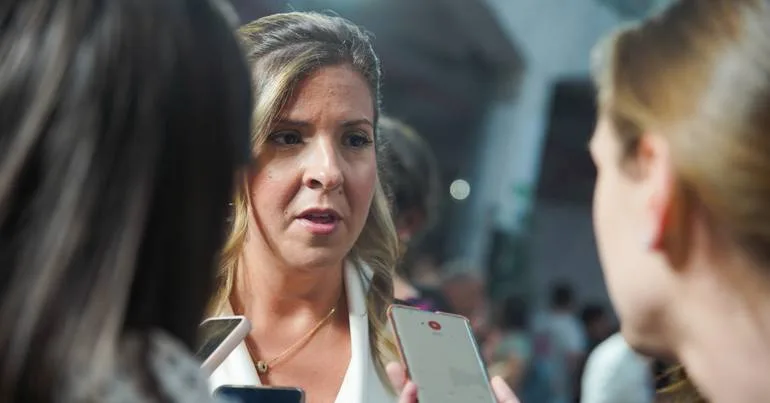 Ministra condena discriminação mas evita caso Cátia Azevedo