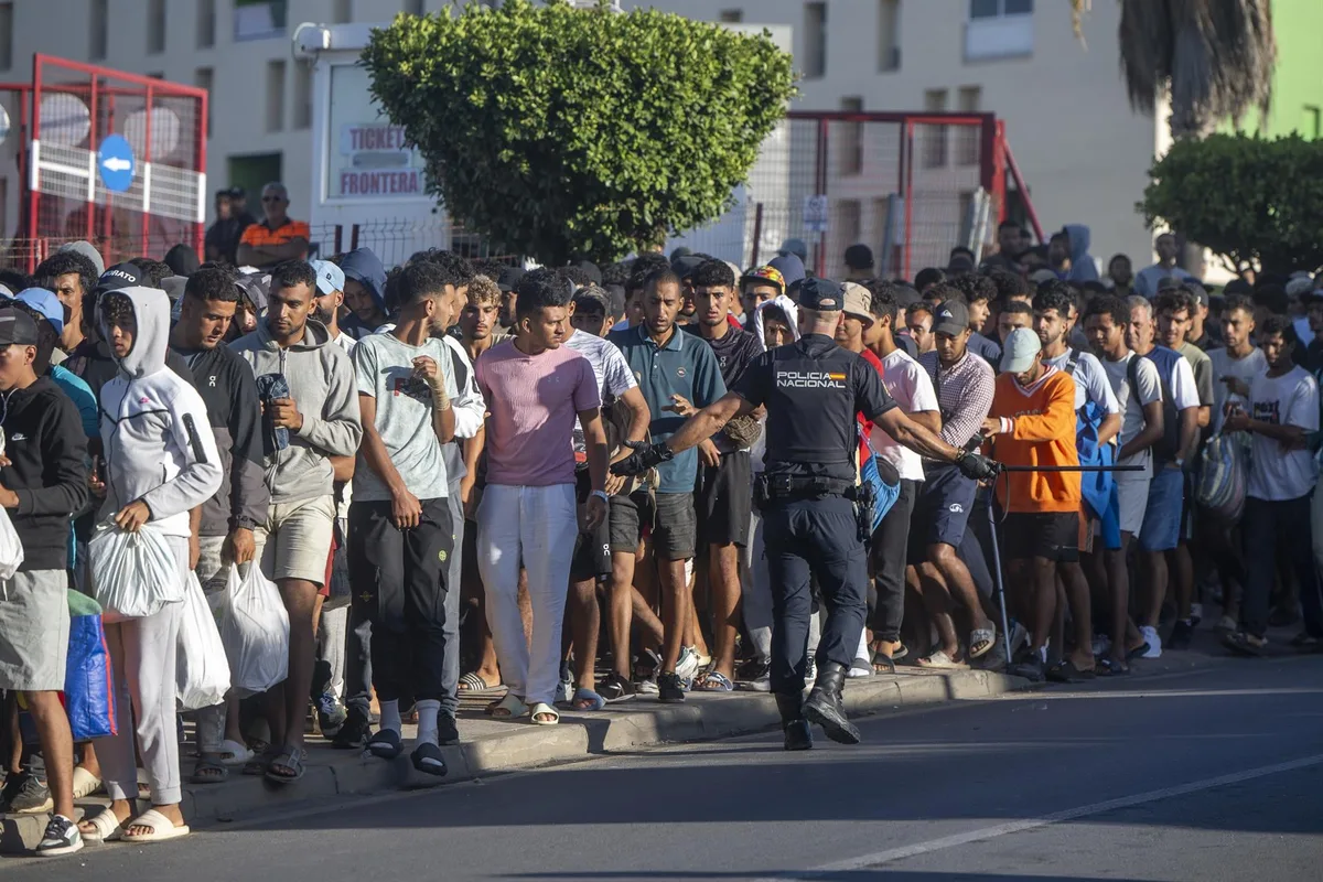España solicita formalmente a Bruselas fondos de emergencia para hacer frente a la crisis migratoria en Ceuta