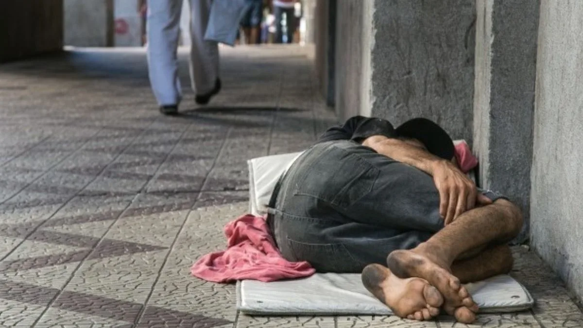 INSS nega BPC a homem em situação de rua por receber R$ 600 do Bolsa Família, mas Justiça reverte decisão