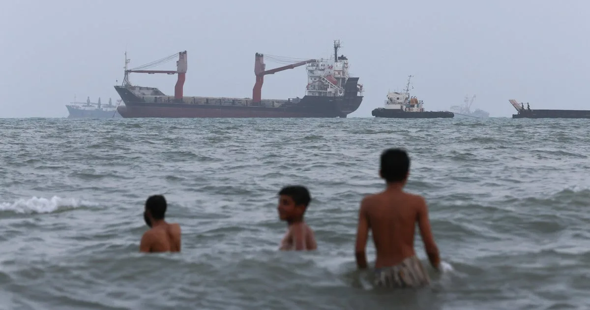 Iran, Oman edge toward Strait of Hormuz reopening plan, but Tehran demands U.S. lift blockade