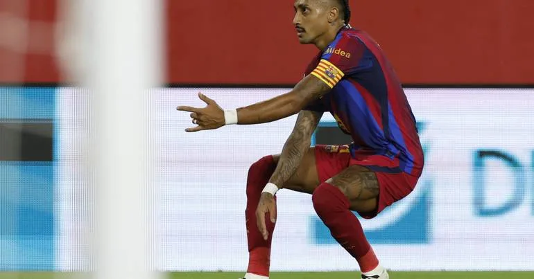 FC Barcelona mantém vitórias 'hat-trick' de Raphinha