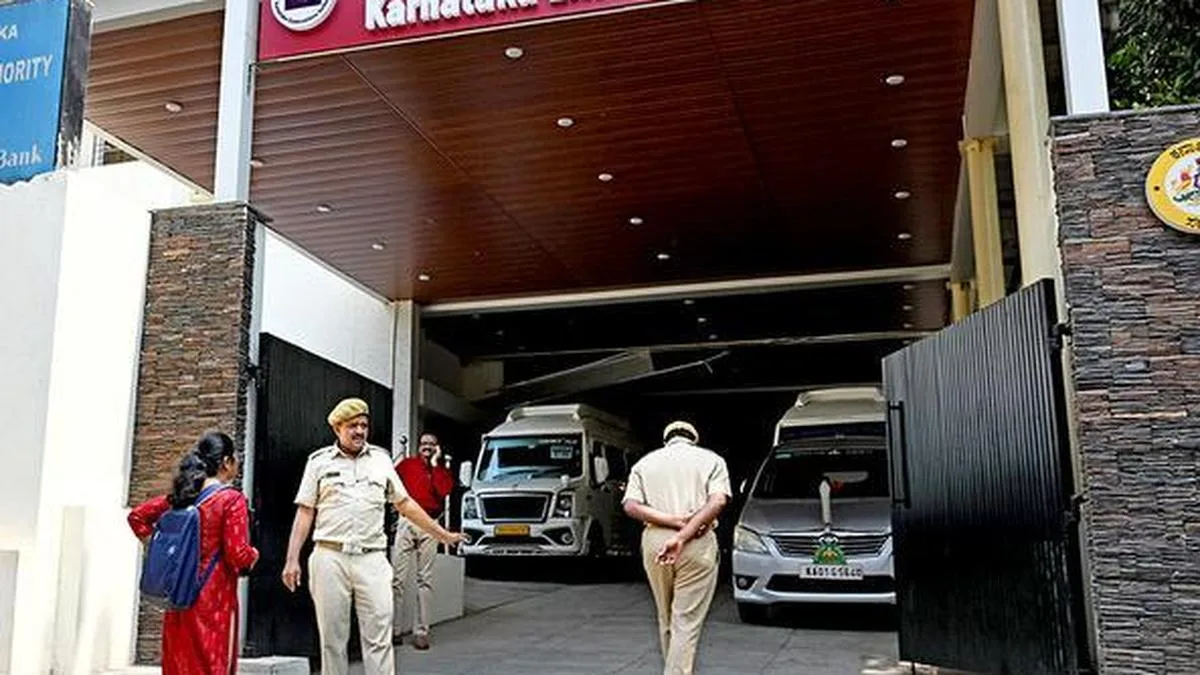 Chaos at KEA as students, parents seek seat cancellation
