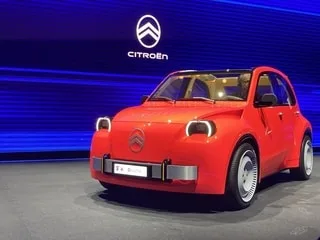 La 2CV électrique, symbole d’une révolution, à la rescousse d’une industrie automobile en crise