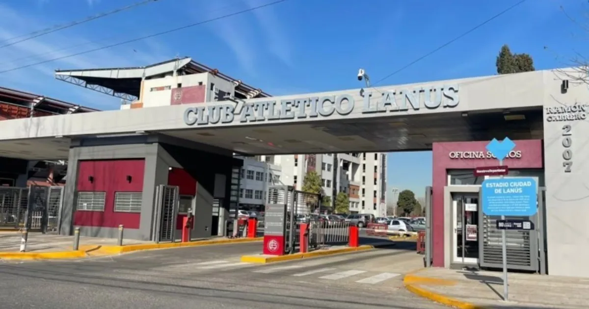 Un nene de 12 años está grave luego de que un arco de fútbol cayera sobre su cabeza en el club Lanús