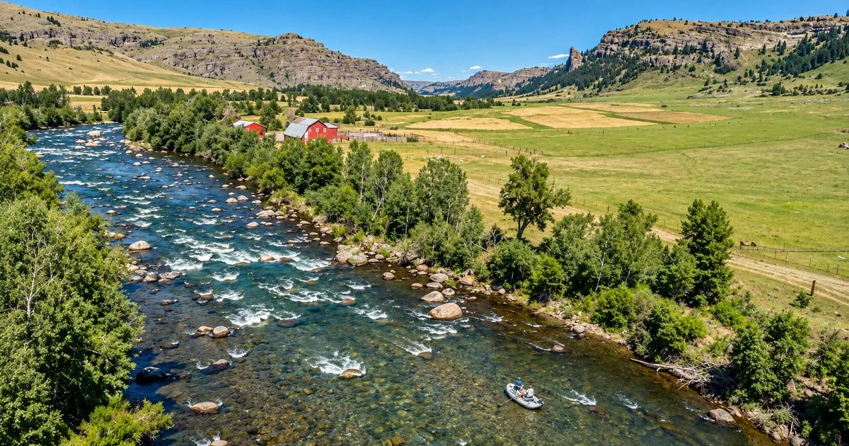 En 2003, una familia de Montana compró 57 acres a lo largo del río Stillwater; después de que las cámaras documentaran la presencia de osos, lobos y pumas, protegieron permanentemente la propiedad del desarrollo urbanístico