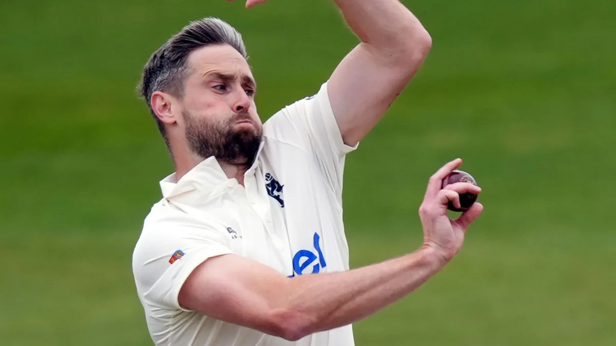 Warwickshire seal two-day win over Essex to boost County Championship title hopes