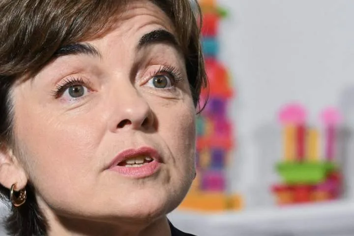 Frechette holds mid-campaign cabinet meeting ahead of counter-tariffs