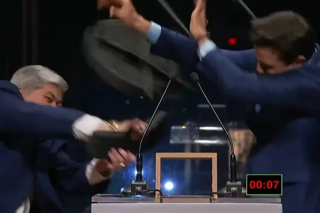 Memes marcam debates eleitorais com 'padre de festa junina' em 2022 e cadeirada em 2024; relembre