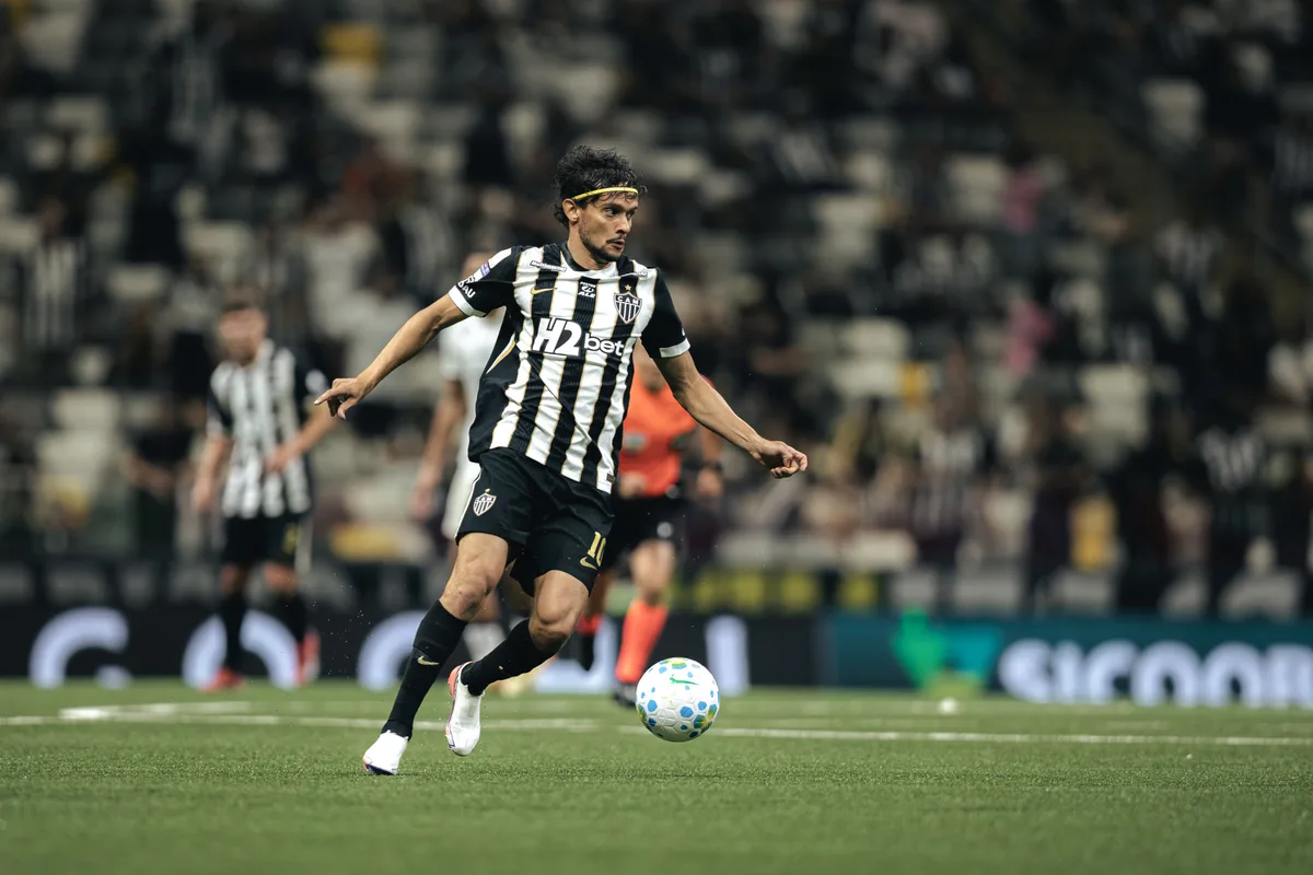Fica no Atlético-MG? Scarpa cita São Paulo e Santos ao comentar futuro no Galo