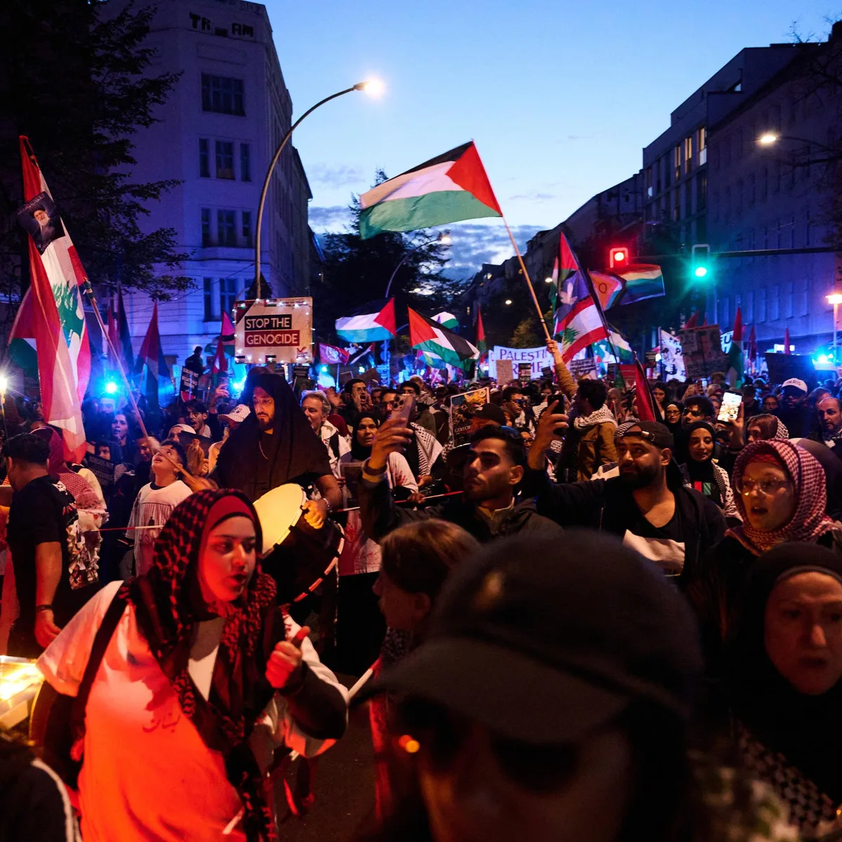 Regierungsviertel in Berlin - Propalästinensische Demonstration sowie Gegendemonstrationen in der Hauptstadt