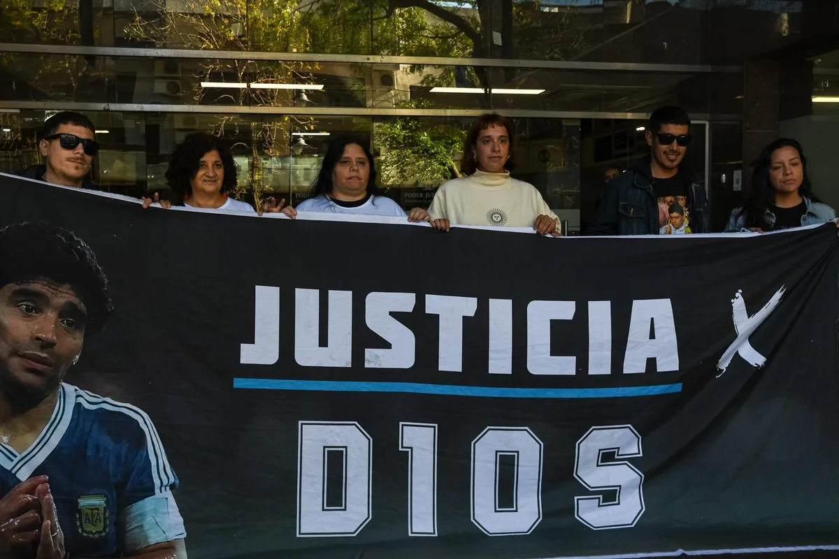 El juicio por la muerte de Maradona, alterado por una confusión con el historial médico