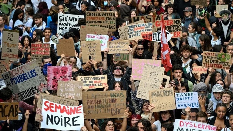 DIRECT. Colère des lycéens: de nouveaux blocages prévus pour l'"acte V" de la mobilisation, des manifestations organisées partout en France