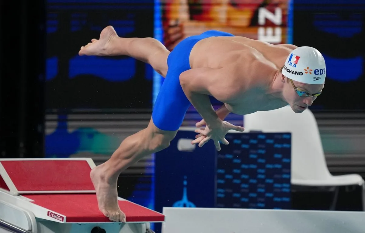 EN DIRECT Championnats d’Europe de natation : Léon Marchand vise l’or, grande soirée pour la France en perspective… Suivez les courses