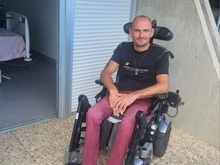 TÉMOIGNAGE. « Ma roue a été retrouvée à 300 mètres » : déjà paraplégique, un cycliste fauché par une camionnette