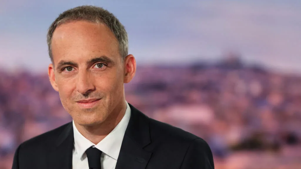 Raphaël Glucksmann annonce sa candidature à la présidentielle de 2027