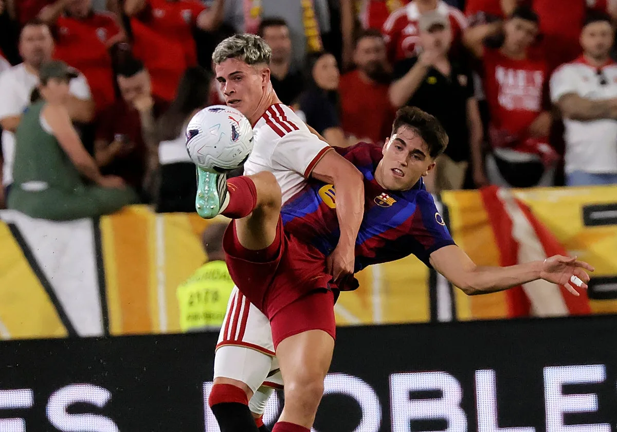 García Plaza, convencido del crecimiento de Robbie Ure en la delantera del Sevilla FC
