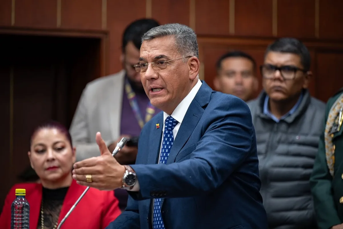 Gobierno justificó los bombardeos y aseguró que “quien pone en riesgo a los menores de edad en campamentos es la estructura criminal”