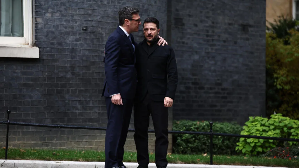 Depuis Londres, Zelensky exprime son amertume après avoir été "trahi" par Trump et Musk