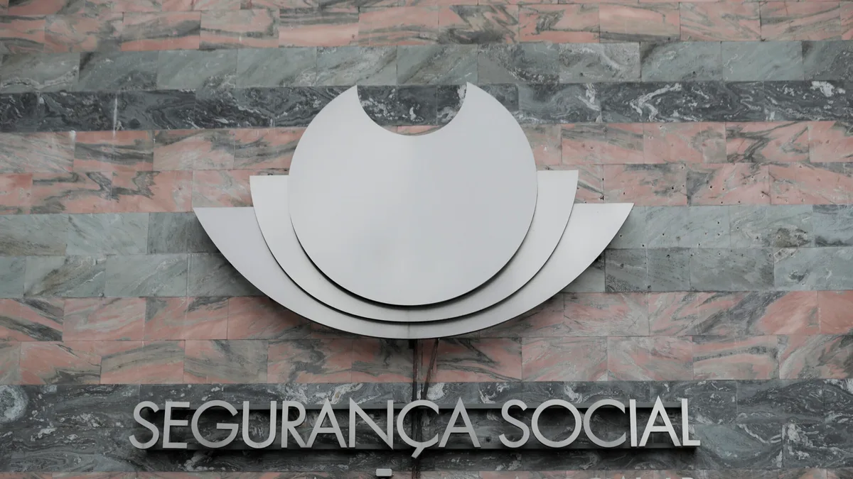 Almofada das pensões renderia mais do dobro sem amarras da dívida pública