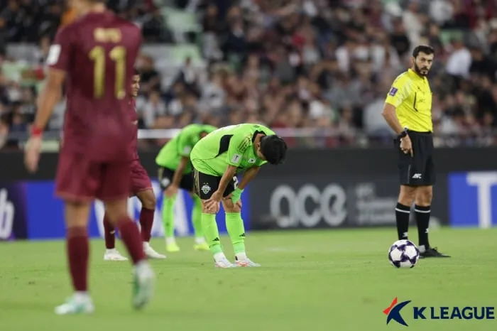 '4경기 연속 무승→ACLE 고베 원정 0-2 패' 돌파구를 찾지 못하는 전북 현대, 매 경기가 지뢰밭..'남은 11경기, 언제 이길 수 있나'