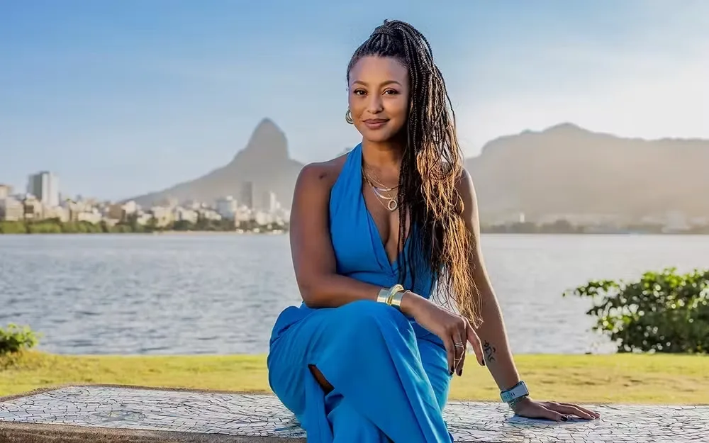 Sheron Menezzes encanta fãs com visual musculoso na academia; veja