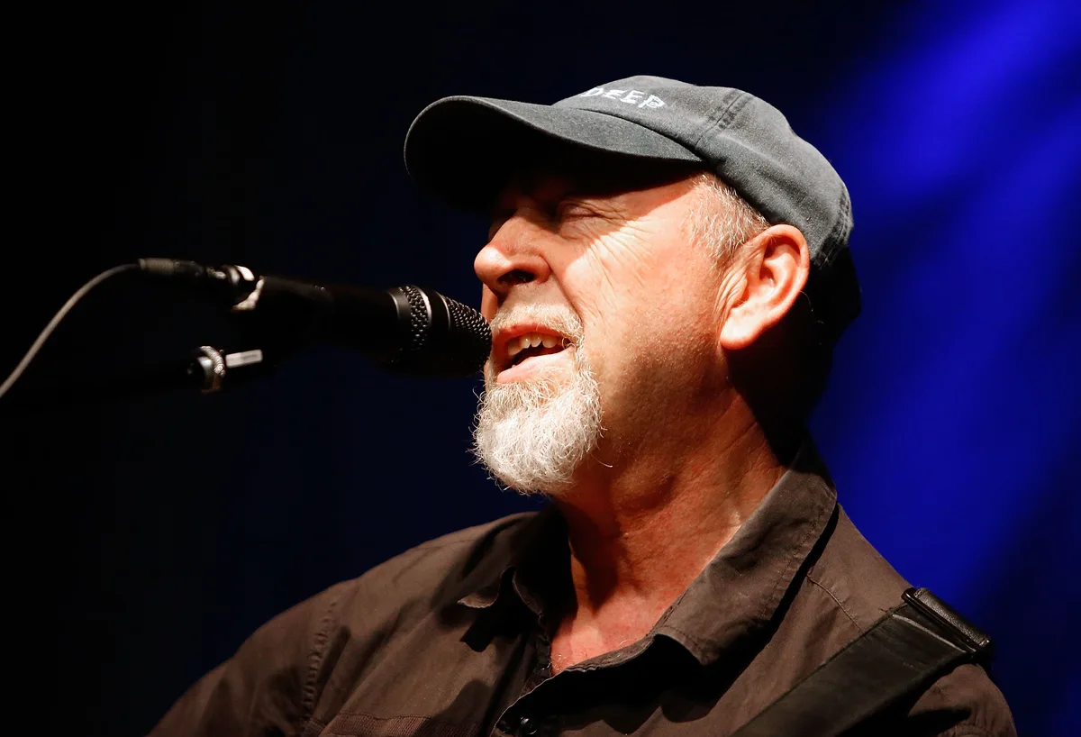 Richard Thompson revisita a contracultura em novo álbum
