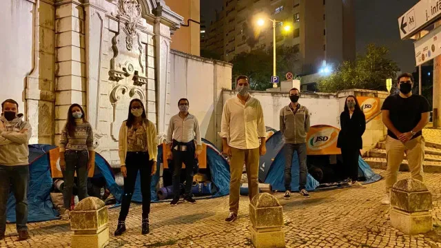 PM pede a manifestantes: "Não sejam egoístas". Em 2020 JSD também acampou