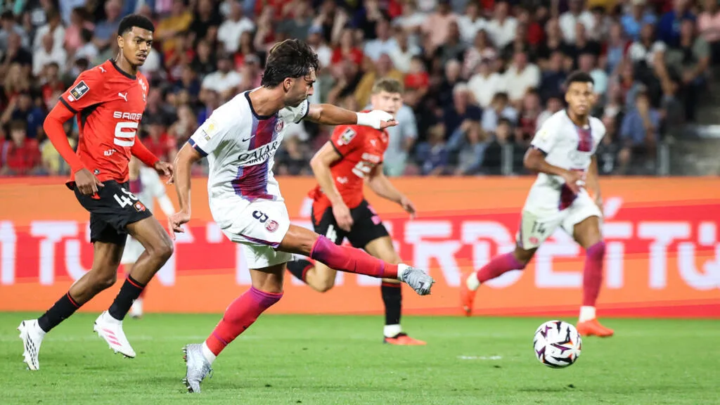 Football: auteur d'un doublé, Ferran Torres arrache le nul pour le PSG contre Rennes