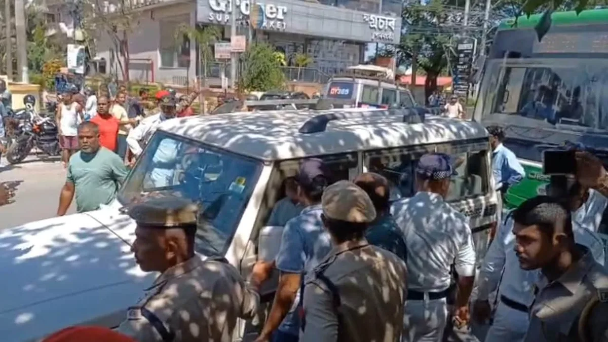 Two Chain Snatchers Injured In Police Firing In Guwahati
