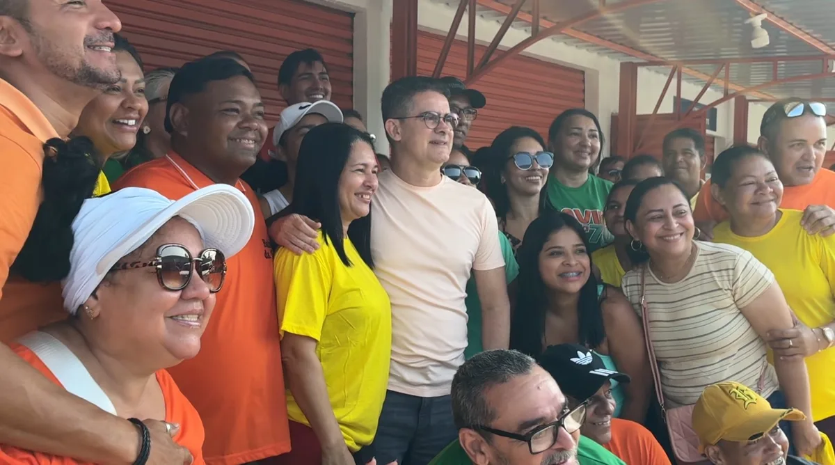 Eleições 2026: David Almeida visita feirantes em Manaus e diz que vai aumentar vagas em escolas de tempo integral