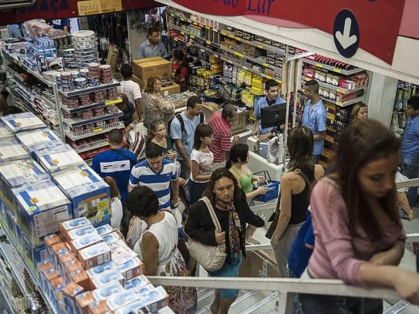 Varejo avança quase 6% entre junho e julho no Paraná