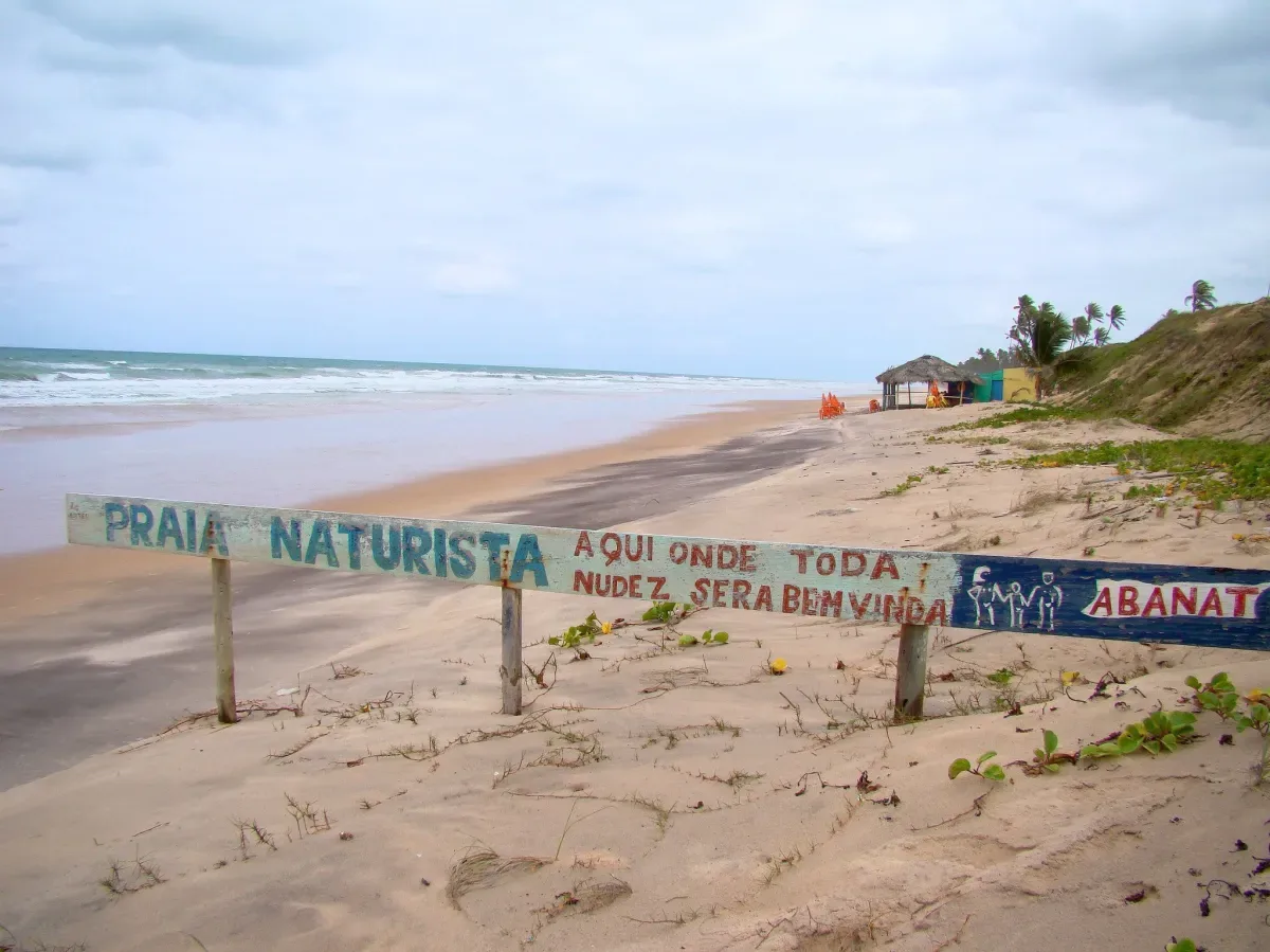 Praia na Bahia é eleita uma das 25 melhores do mundo para nudismo