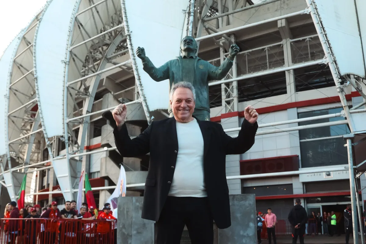 Abel Braga é homenageado pelo Inter com estátua no Beira-Rio