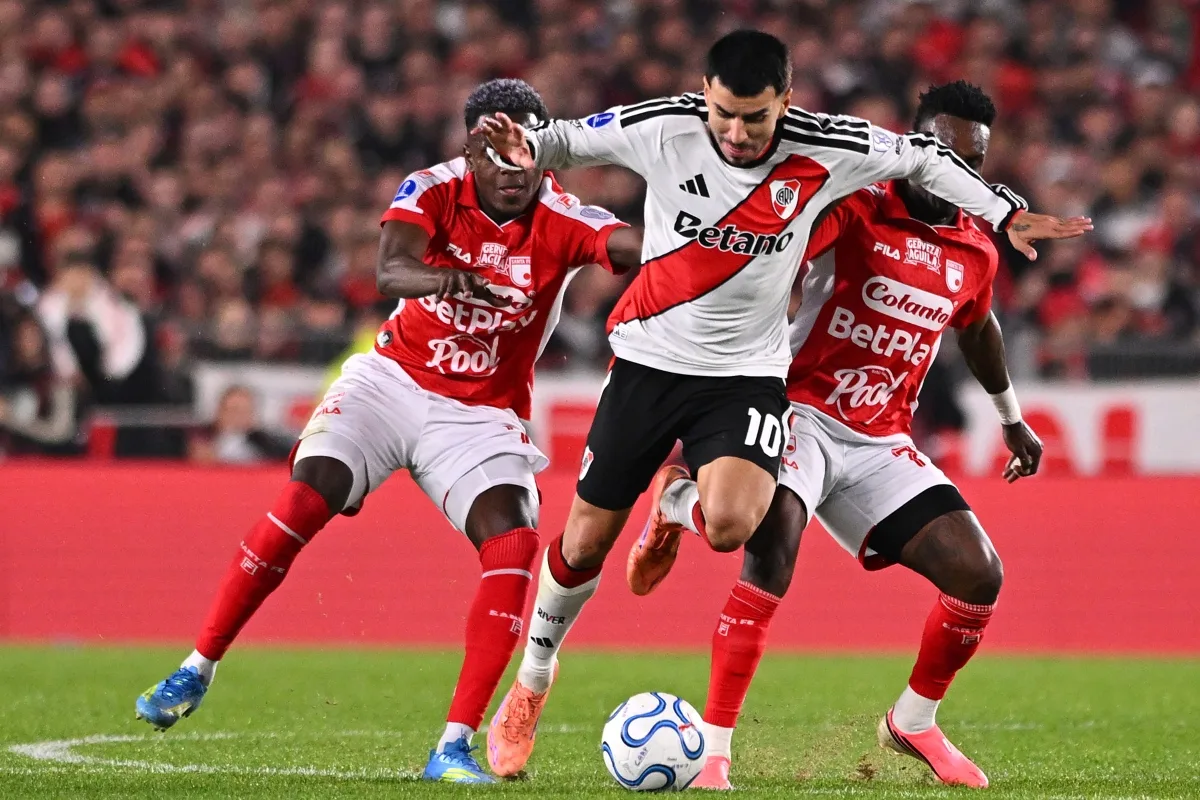 Após 22 cobranças, Santa Fé elimina River Plate nos pênaltis e pega o Vasco