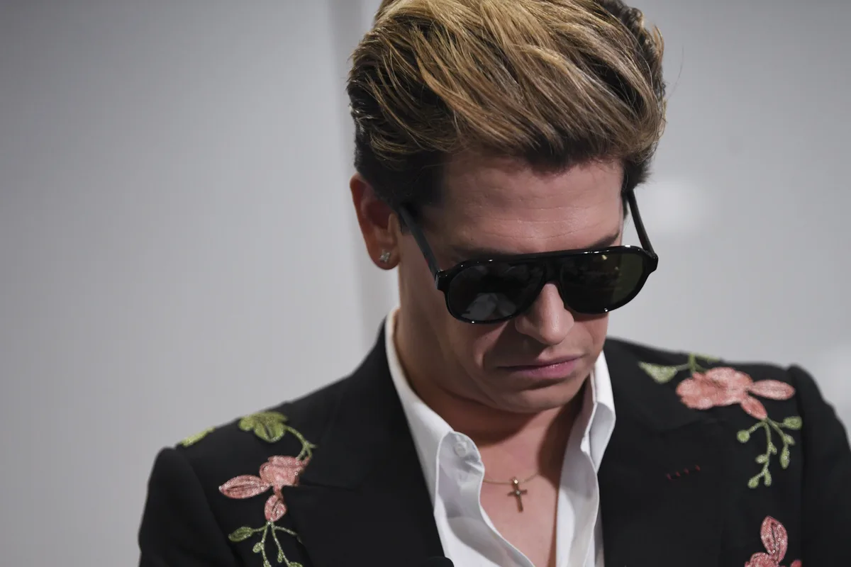 Milo Yiannopoulos apoiava as deportações do ICE. Agora foi detido e deportado pelos EUA