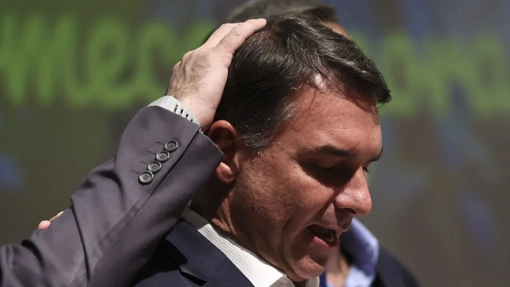 Flávio associa Lula ao caso Master e ameaça cassar Moraes durante sabatina na Globo