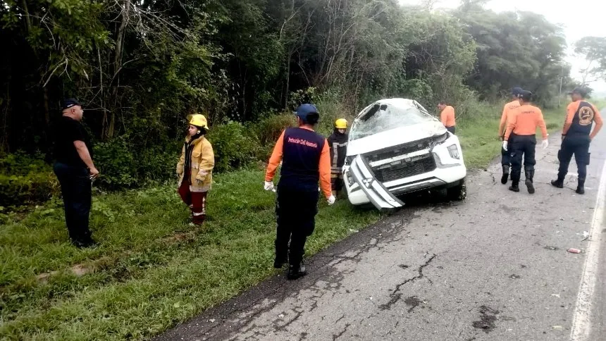 VIDEO: Una persona falleció cuando su camioneta volcó y giró varias veces en Anzoátegui